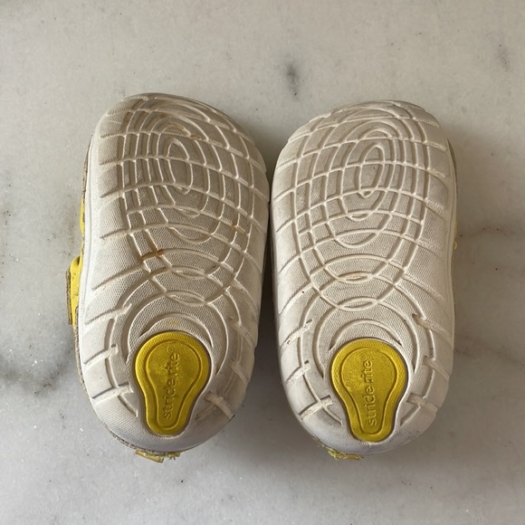 COPY - Stride Rite Splash sandals in lemon - Picture 4 of 5